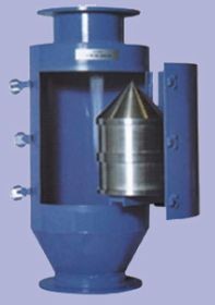 separator with magnetic funnel